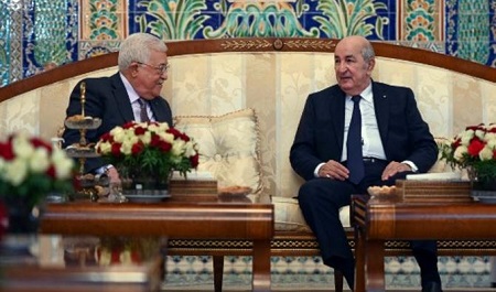 La visite de Mahmoud Abbas en Algérie intervient moins de deux semaines après celle du ministre israélien de la Défense Benny Gantz au Maroc. (Photo, AFP)