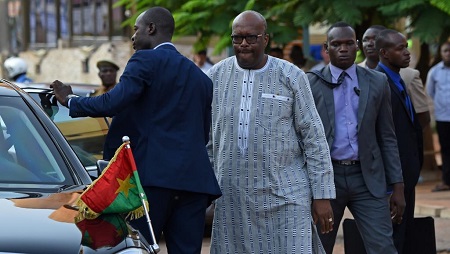 Le Burkina Faso de Roch Marc Christian Kaboré ( 2e au centre), sera présent au G7 comme président du G5 Sahel (photo d'illustration). © SIA KAMBOU/AFP