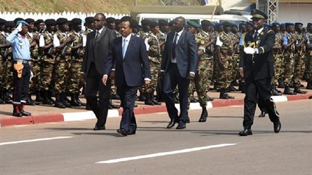 Paul Biya, le chef de l’Etat camerounais au défilé militaire à Yaoundé