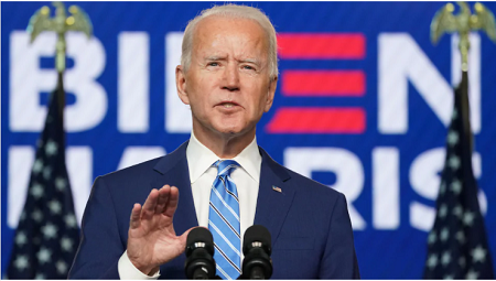 Prudent, Joe Biden ne s'est pas déclaré vainqueur de la présidentielle, mercredi. Mais il s'est dit convaincu d'être déclaré gagnant lorsque tous les votes auront été comptabilisés.  PHOTO : REUTERS / KEVIN LAMARQUE
