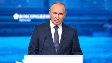 Le Président russe Vladimir Poutine estime que l'économie du pays résiste bien aux pressions extérieures