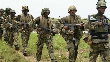 Plusieurs personnes dont quelque 25 soldats ont péri samedi dans une attaque de militants islamistes au nord du Nigeria 