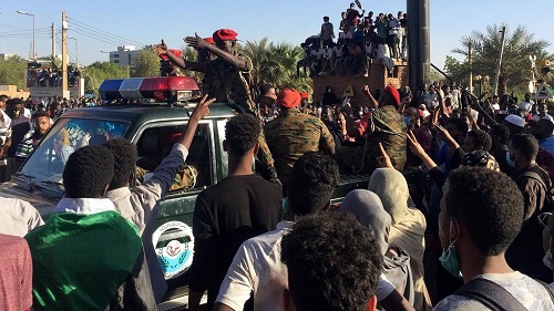 L’armée soudanaise a déployé lundi des troupes autour de son quartier général à Khartoum