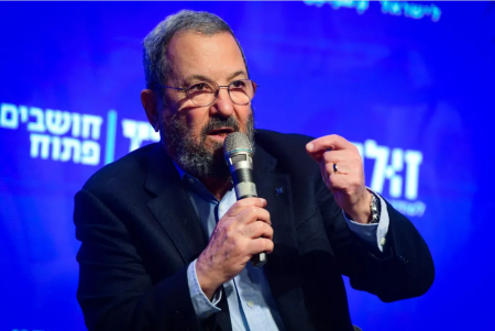  L'ancien Premier ministre Ehud Barak est sous le feu des critiques, accusé de ruiner les efforts de diplomatie par la communication d'Israël