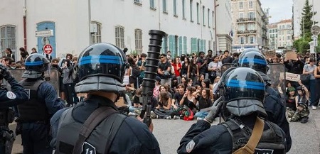 Mobilisation de lyc&eacute;ens, devant le lyc&eacute;e Suger, &agrave; Saint-Denis (Seine-Saint-Denis), le 1?? octobre 2026