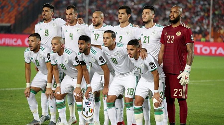 les champions d’Afrique algériens s’offrent là une occasion de communier avec leurs fans basés en France