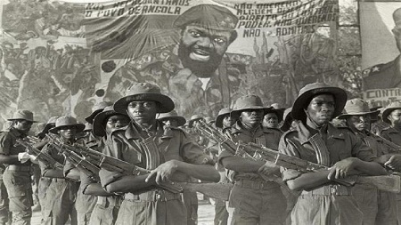La dépouille du chef rebelle angolais Jonas Savimbi, tué au combat en 2002, doit être remise vendredi à sa famille en vue de ses obsèques publiques samedi