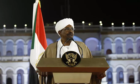L'ancien président soudanais Omar el-Béchir lors d'un discours à la nation au palais présidentiel, le vendredi 22 février 2019. ASHRAF SHAZLY / AFP