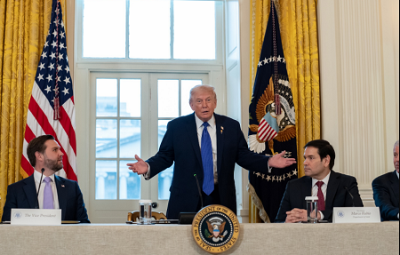 Donald Trump, bonimenteur d&rsquo;exception, est parvenu &agrave; nous faire croire que les &Eacute;tats-Unis sont capables de tout. Et du reste.