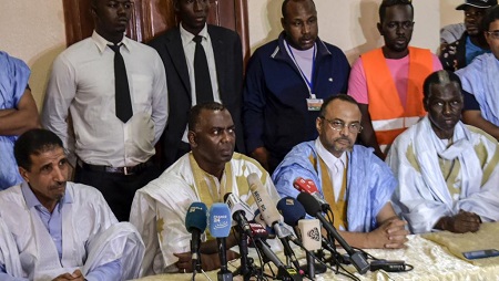 L'opposant mauritanien Kane Hamidou Baba (à droite) dénonce l'acharnement du pouvoir contre ses partisans. © SIA KAMBOU / AFP
