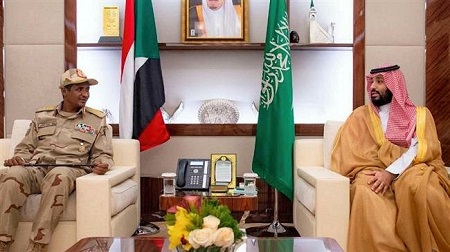 Le prince héritier saoudien Mohammed ben Salmane s'est entretenu à Djeddah avec le général Mohammed Hamdan Dagalo, vice-président du Conseil militaire transitoire du Soudan. ©Agence de presse saoudienne