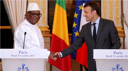 Le président français Emmanuel macron et son homologue malien Ibrahim Boubacar Keïta à l'Elysée, le 31 octobre 2017. REUTERS/Charles Platiau