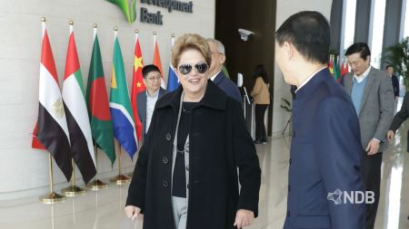 L'ancienne présidente brésilienne (2011-2016) Dilma Rousseff, la présidente nouvellement élue de la NDB, a entamé sa première journée de mandat au siège de la NDB à Shanghai, en Chine. - Photo : NDB