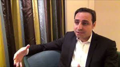  Moncef Kartas, expert de la gouvernance sécuritaire et membre du panel d’experts du comité des sanctions sur la Libye, a été arrêté à son arrivée à Tunis. Moncef Kartas. Capture d'écran- YouTube