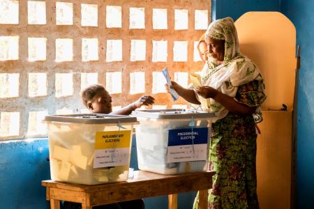 Soupçons de fraude électorale à Maurice: la justice ordonne un recomptage dans une circonscription
