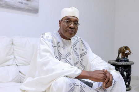 Issa Tchiroma Bakary lors d’une interview à distance dans sa résidence, privée. Photo: Facebook