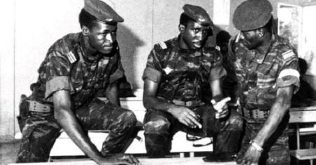 Thomas Sankara ici en photo avec ses amis
