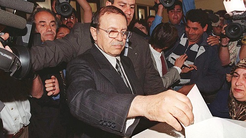 Abdelaziz Bouteflika, le 15 avril 1999 lors de sa première élection à la présidence algérienne. AFP