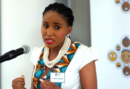 Dr Mpho Phalatse, du parti de l'Alliance démocratique (DA), devient la première femme noire à diriger la plus grande ville sudafricaine 