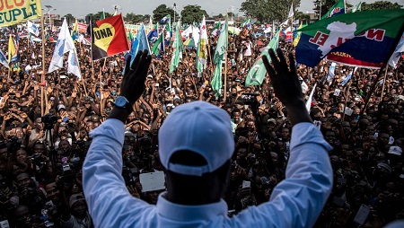 Martin Fayulu devant ses partisans rassemblés à Kinshasa, le 2 février 2019. (Photo d'illustration) © JOHN WESSELS / AFP
