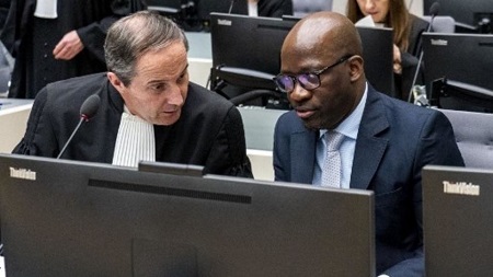 Charles Blé Goudé avec l'un de ses avocats à la Cour Pénale Internationale. La Haye, le 6 février 2020. Jerry LAMPEN / POOL / AFP