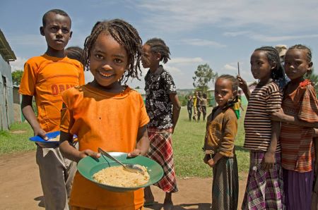 L'heure du déjeuner a sonné pour ces écoliers éthiopiens