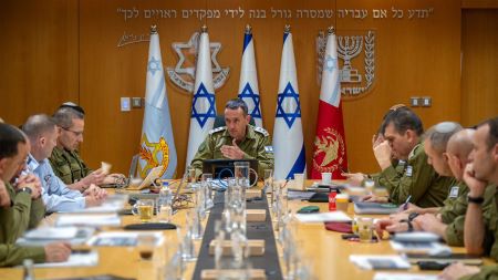 Réunion présidée par le lieutenant-général Herzi Halevi, commandant en chef des forces israéliennes, le 15 avril (image d'illustration). © IDF