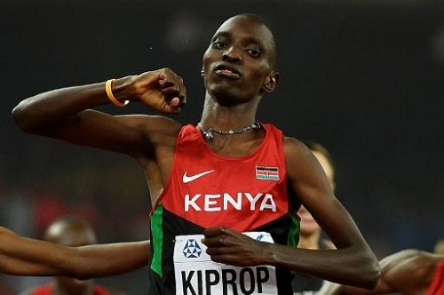 Le Kényan Asbel Kiprop franchit en vainqueur la ligne d'arrivée de la finale du 1500 m aux JO de Pékin, le 30 août 2015 AFP/Archives