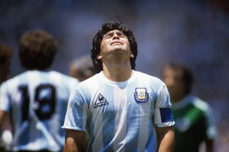 L’Argentin Diego Maradona grimaçant en réaction à un carton jaune lors du match de la finale du Mondial de 1986 contre l’Allemagne de l’Ouest à Mexico le 29 juin 1986.PHOTO GARY HERSHORN, ARCHIVES REUTERS