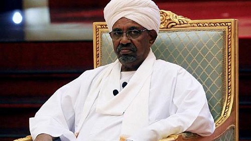Le président soudanais déchu Omar el-Béchir de 75 ans, a été transféré dans la nuit dans une prison de Khartoum