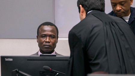 Dominic Ongwen, l'ex-chef de la LRA, devant la Cour pénale internationale à La Haye, lors de l'audience de confirmation des charges le 21 janvier 2016. REUTERS/Michael Kooren