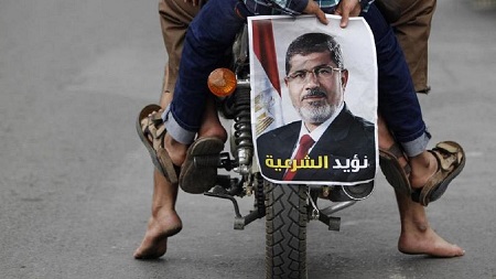 L’ancien président égyptien issu des Frères musulmans Mohamed Morsi, 67 ans, est mort lundi après une audition devant un tribunal du Caire