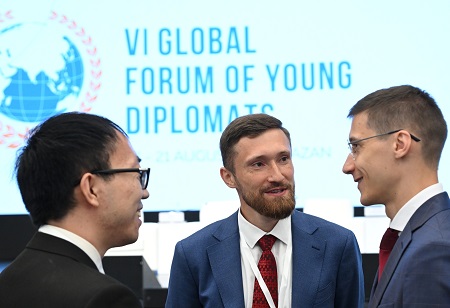 Participants du Forum des jeunes diplomates le 18 août 2023 © Maxim Bogodvid / RIA Novosti  