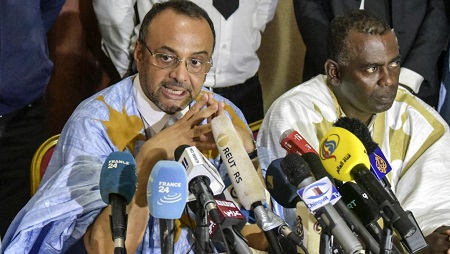 Sidi Mohamed Ould Boubacar (g.) et Biram dah Abeid (dr.) lors d'une conférence de presse le 23 juin 2019. © Sia KAMBOU / AFP