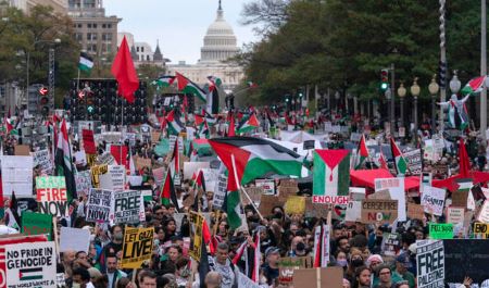 Des milliers de manifestants se rassemblent lors d'une manifestation pro-palestinienne sur la Freedom Plaza à Washington, le samedi 4 novembre 2023 (Photo, AP).