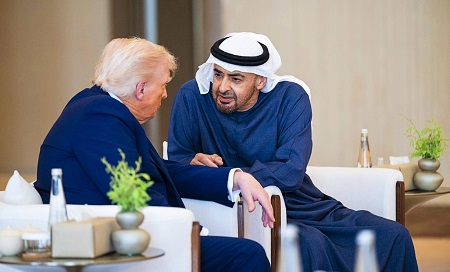 Le pr&eacute;sident am&eacute;ricain Donald Trump avec le cheikh Mohammed ben Zayed Al Nahyane, Abu Dhabi, 16 mai 2025 &copy; Apaimages/SIPA