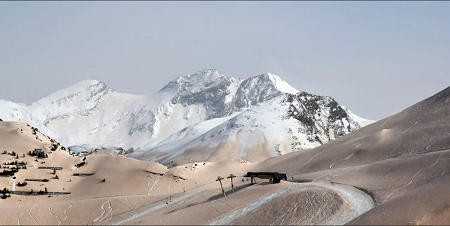 L’épisode de poussières sahariennes de mars 2022 (ici, photographié au pied des pistes de Piau-Engaly, dans les Hautes-Pyrénées) a été très médiatisé. Bastien Arberet/AFP