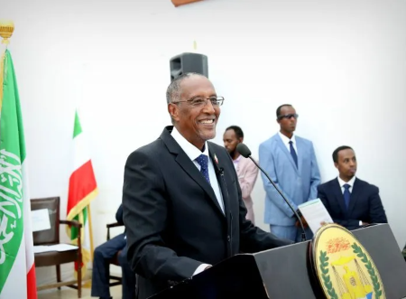 Le président Muse Bihi Abdi s'adresse à la nation lors d'une dernière session conjointe du Parlement du Somaliland à Hargeisa