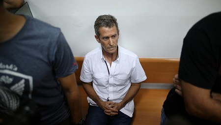 Beny Steinmetz lors de sa comparution devant un tribunal israélien dans le cadre d'une enquête sur le blanchiment d'argent, le 14 août 2017. © REUTERS/Ilan Assayag