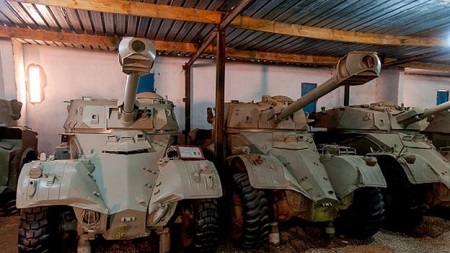 D'importantes quantités d'armes de guerre saisies par l'armée algérienne près de la frontière algéro-libyenne.GETTY IMAGES