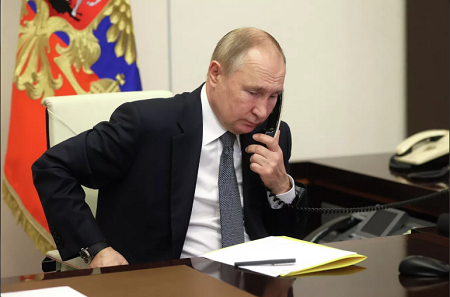 Vladimir Poutine lors d'un entretien téléphonique - Archive 