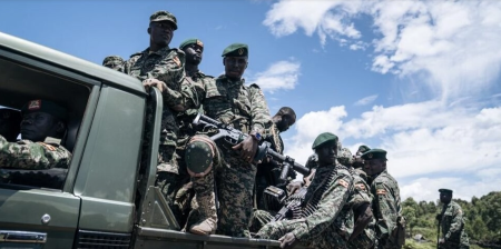 Des soldats ougandais de la force régionale de l'EAC déployés à Bunagana, en RDC, en avril 2023. AFP - GLODY MURHABAZI