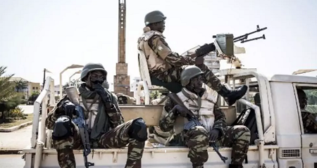 Les forces de l'Ecomib dans les rues de Bissau en novembre 2019. JOHN WESSELS / AFP