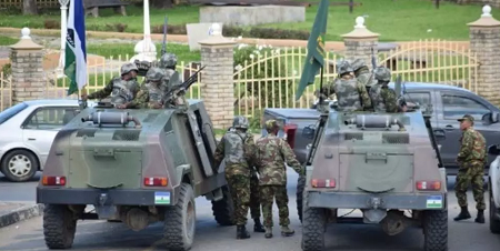 L’armée – déployée ce week-end par le Premier ministre Thomas Thabane - est retournée dans ses casernes. (image d'illustration) Molise MOLISE / AFP