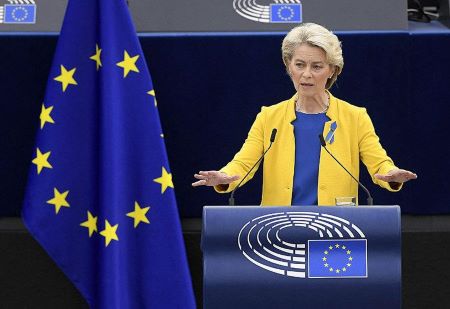 La présidente de la Commission européenne, Ursula von der Leyen, prononce un discours lors d'un débat sur "L'état de l'Union européenne" - AFP/FREDERICK FLORIN  