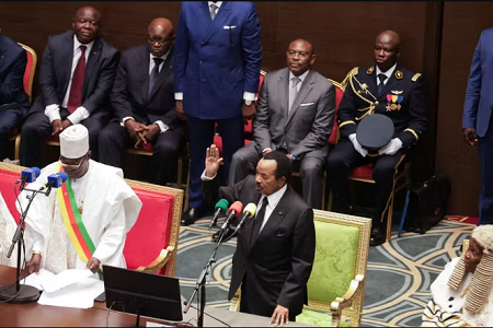 Le pr&eacute;sident camerounais, Paul Biya, lors de la c&eacute;r&eacute;monie d&rsquo;investiture pour son huiti&egrave;me mandat, &agrave; l&rsquo;Assembl&eacute;e nationale camerounaise, &agrave; Yaound&eacute;, le 6 novembre 2025. 