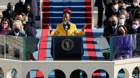 La poétesse Amanda Gorman lors de la prestation de serment de Joe Biden à Washington, le 20 janvier 2021. REUTERS - POOL