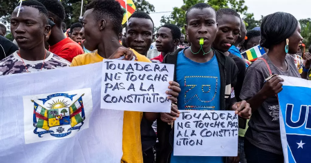Manifestation contre un troisième mandat, à Bangui, le 27 août 2022.   - AFP