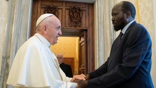 Le président sud-soudanais Salva Kiir a déjà été reçu par le pape François, au Vatican, samedi 16 mars 2019. © Vatican Media/­Handout via REUTERS