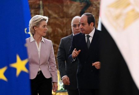 La présidente de la Commission européenne Ursula Von der Leyen et le président égyptien Abdel Fattah al-Sisi lors de la signature de l'accord sur l'énergie - PHOTO/EUCO 